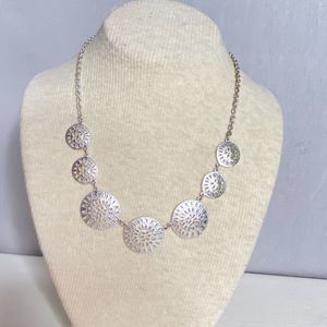 💎Talbots Open Work Choker Necklace Platinum Tone Discs